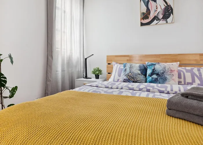 Central Manhattan 2 Bd Time Square Unit